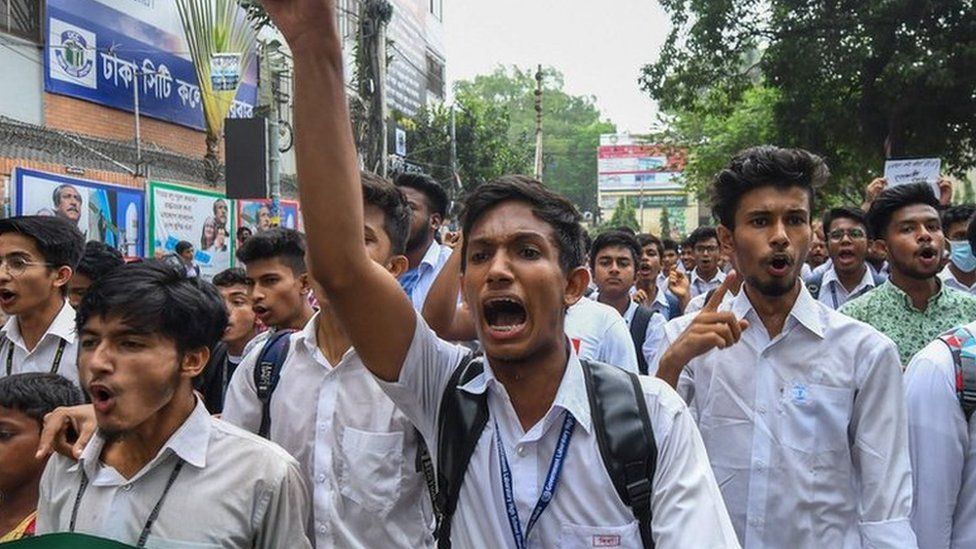 Protesting students in Dhaka