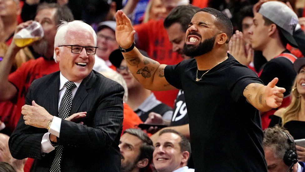 Drake reacts courtside