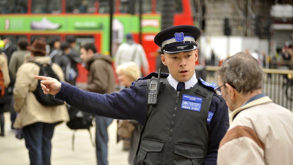 No decision on fate of Met's PCSOs until end of year - BBC News