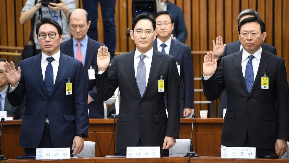 SK Group chairman Chey Tae-Won, Samsung Group's heir-apparent Lee Jae-Yong and Lotte Group Chairman Shin Dong-Bin take an oath during a parliamentary probe into a scandal engulfing President Park Geun-Hye at the National Assembly in Seoul on 6 December 2016.