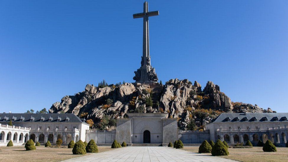 Долина Павших – вид на крест и базилику, 18 ноября 21
