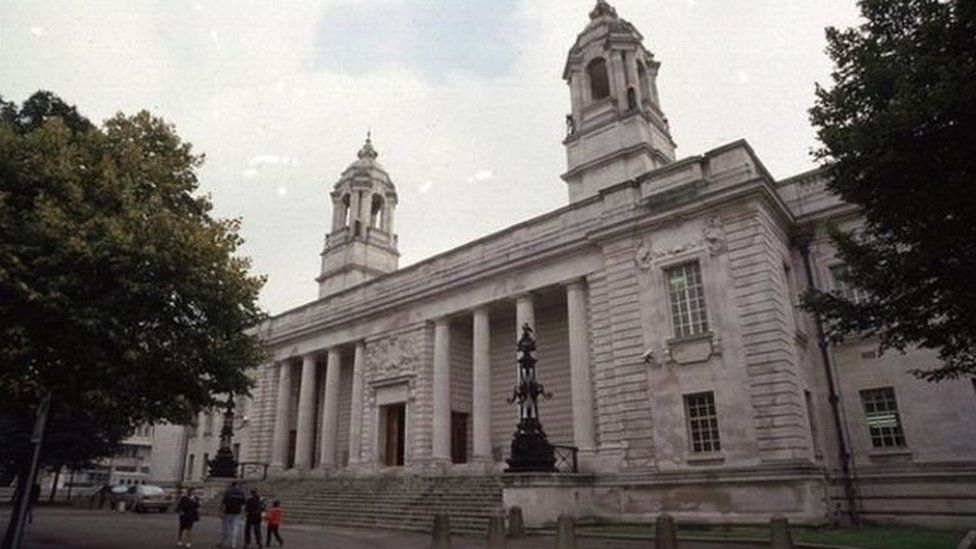 Llys y Goron Caerdydd
