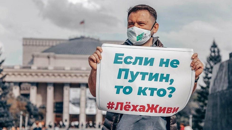 Above the hashtag "Alexei, live!", Sergei Boiko adopts the pro-president slogan: "If not Putin, then who?"