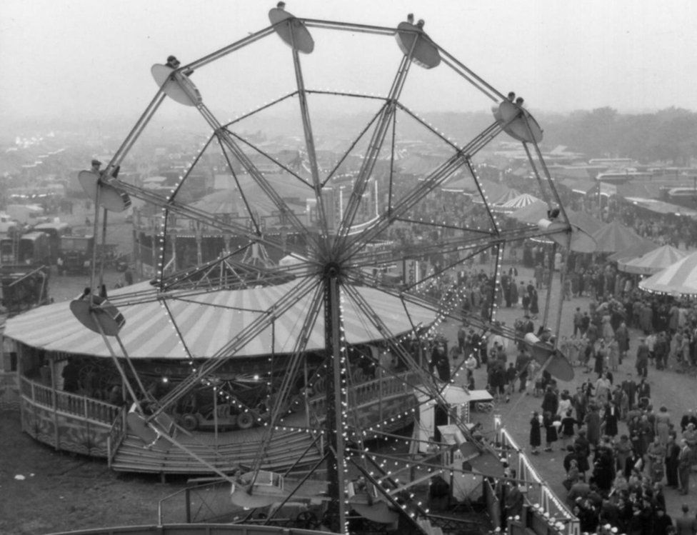 Exhibition showcases Newcastle's Town Moor 'Hoppings' BBC News