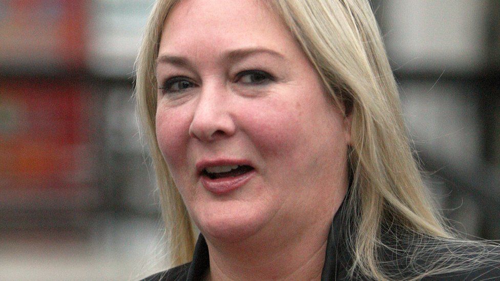 Storage Hunters star avoids jail over market trader stalking BBC News