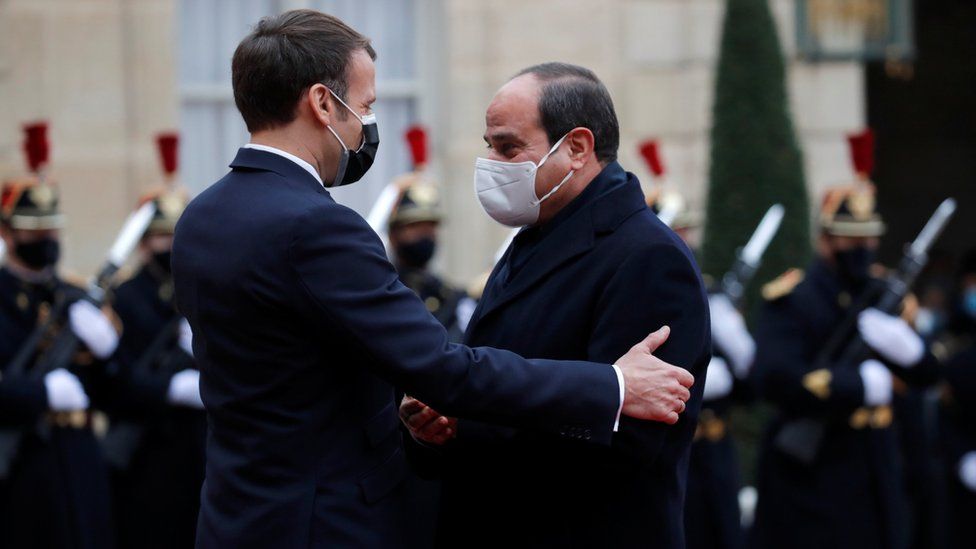 Emmanuel Macron welcomes Abdul Fattah al-Sisi at the Elysee Palace (7 December 2020)