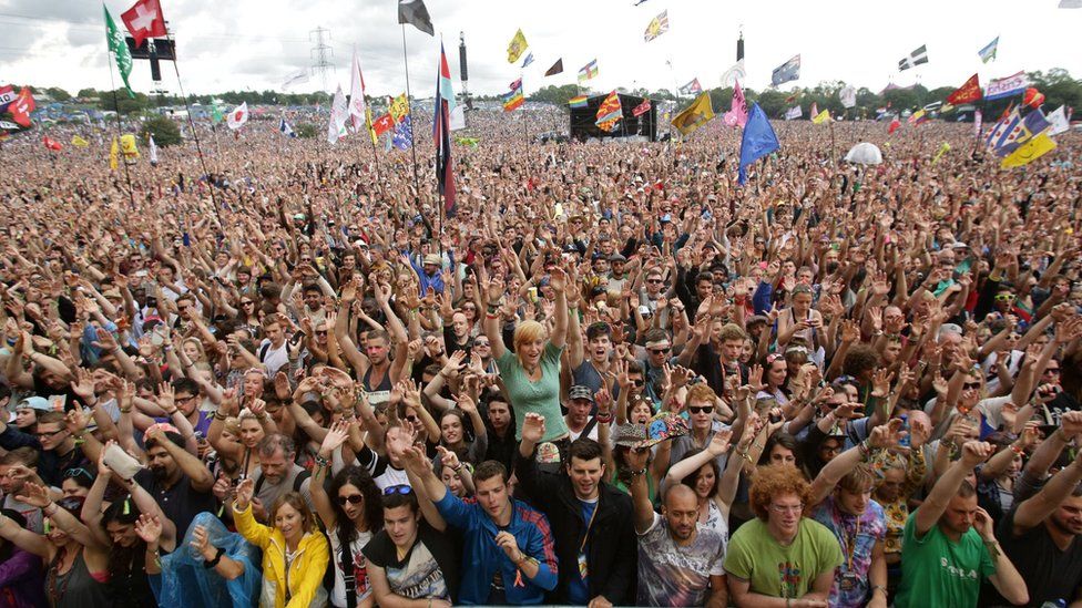 Reaction to the Glastonbury lineup BBC News