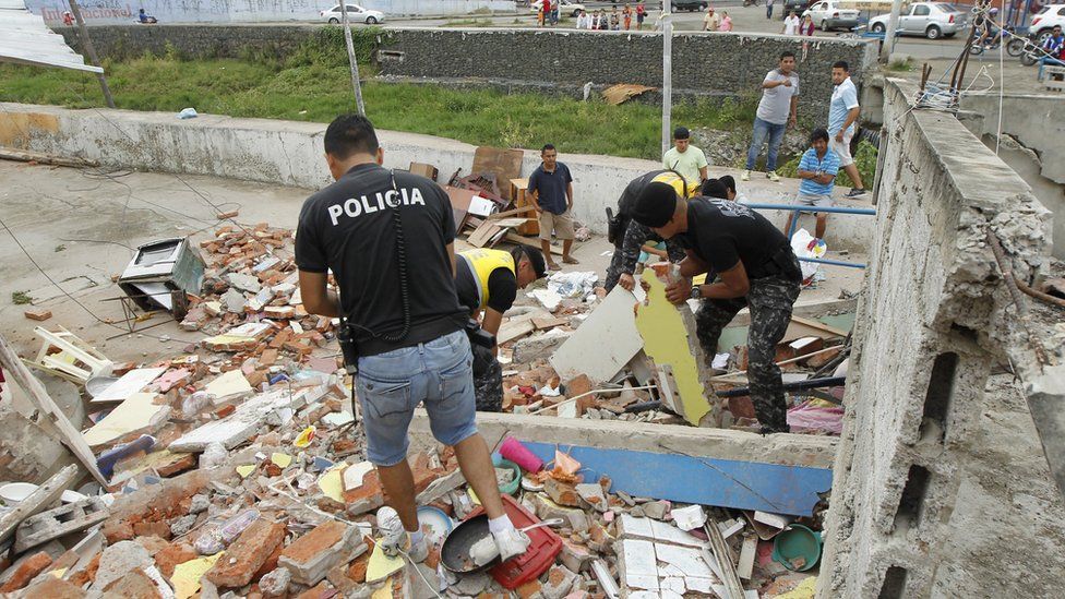 Ecuador earthquake: Deaths rise to 272 - BBC News