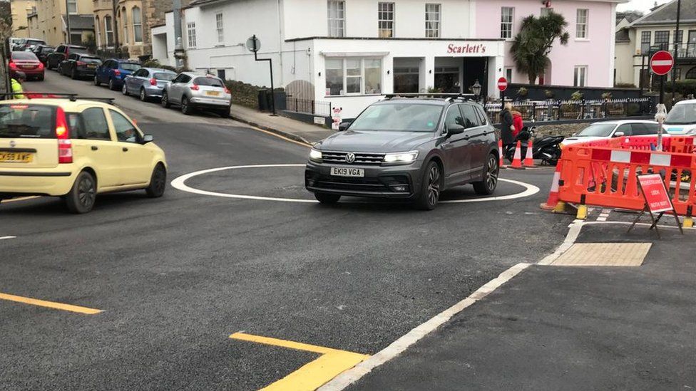 A car driving across the painted circle on Clevedon seafront