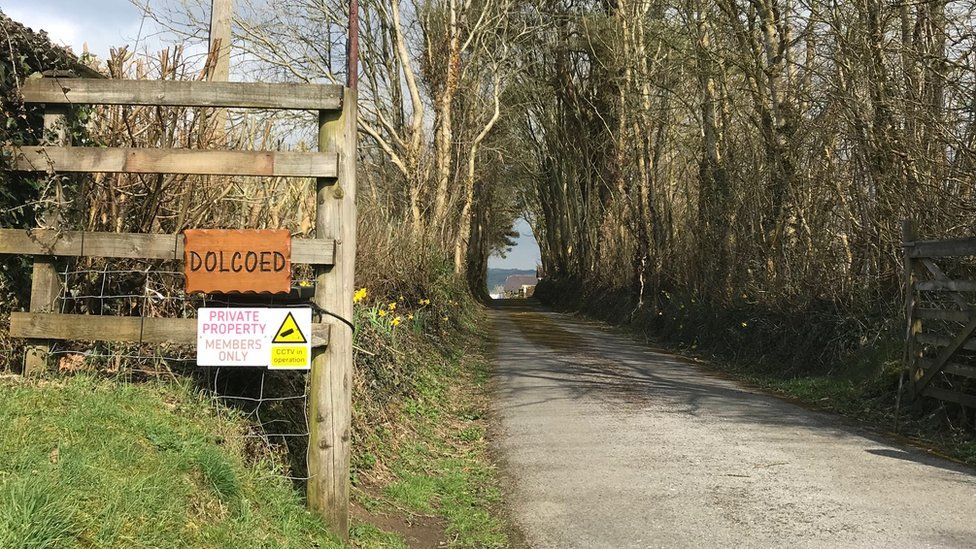 The entrance to nudist campsite Dolcoed