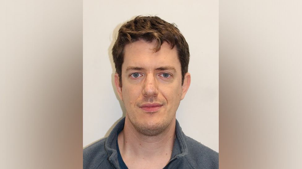 East Dulwich: Primary school teacher jailed for child abuse - BBC News