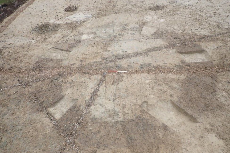 Bronze Age round barrow