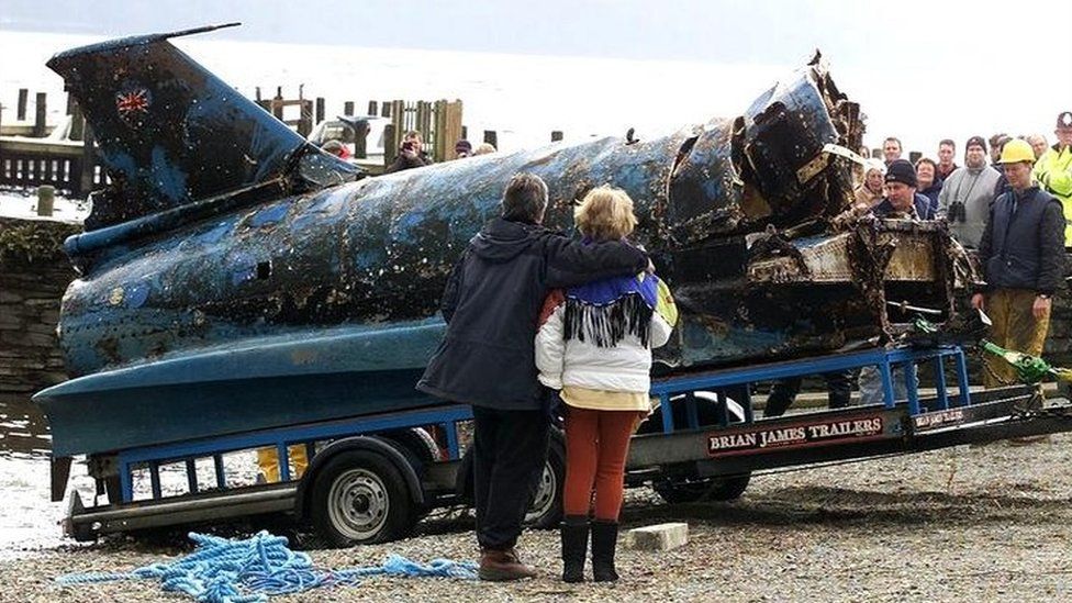 Donald Campbell's widow, Tonia (right) looks on as Bluebird is recovered from Coniston Water in 2001