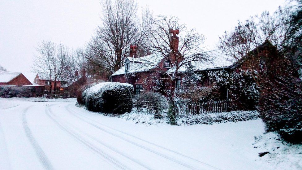 Snow in Lincolnshire brings travel disruption BBC News