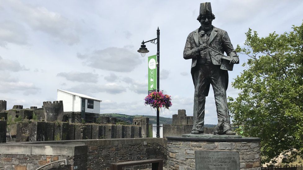 Tommy Cooper statue