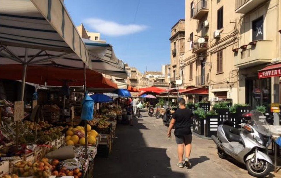 Palermo street (pic by Laurence Peter, BBC)