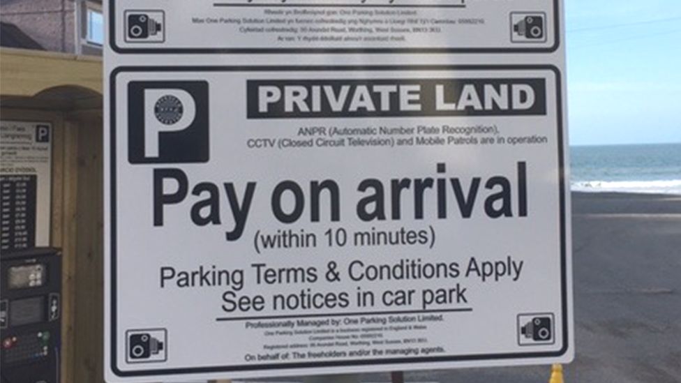 Parking sign saying "pay on arrival"
