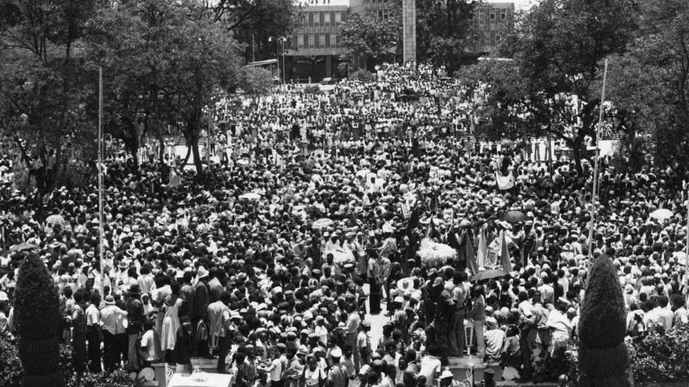 13th November 1975: A large crowd in front of the Governor's residence at Nova Lisboa to celebrate Angola's becoming an independent sovereign state. Its new government is not internationally recognised.