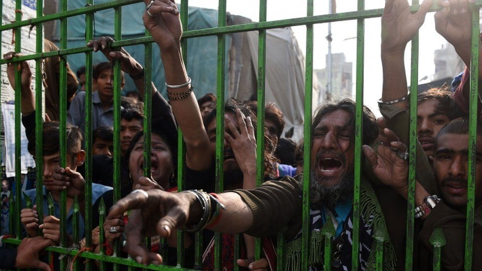 Pakistan 'kills 100 Militants' After Sufi Shrine Attack - BBC News