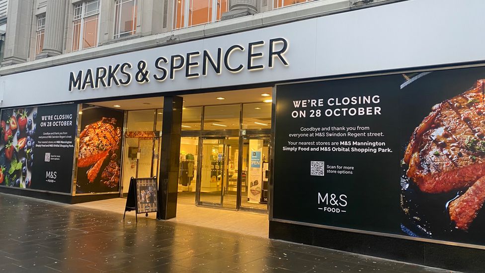 Swindon shoppers express concern over M&S store closure - BBC News