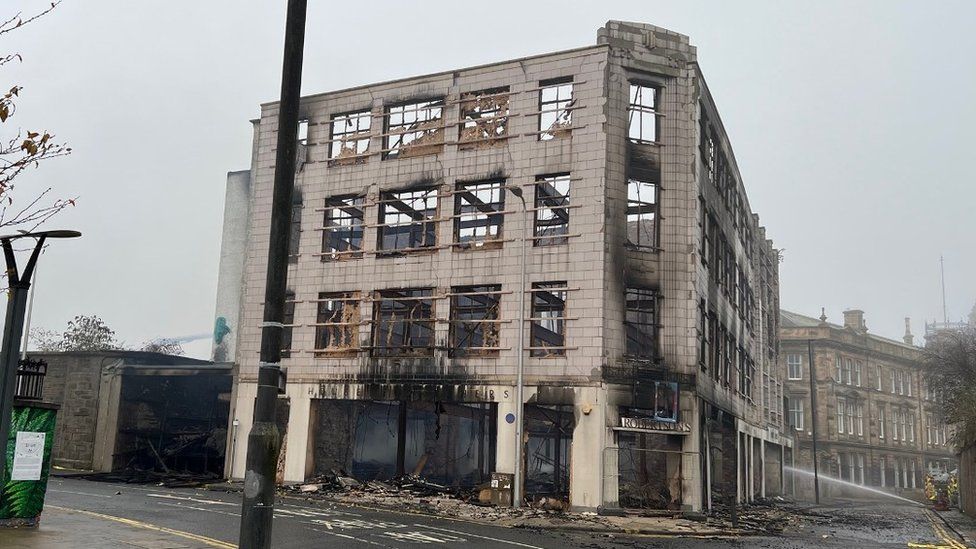 Demolition 'only viable option' for fire-ravaged Dundee building - BBC News