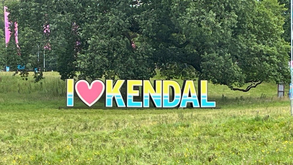 A sign saying I love Kendal