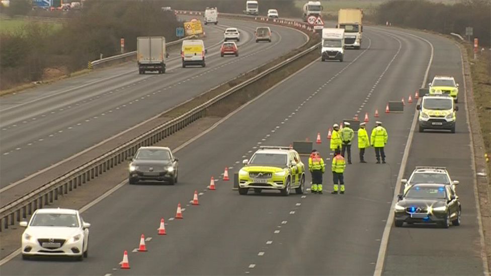 M62: Appeal After Man Dies In Fatal Motorway Crash - BBC News