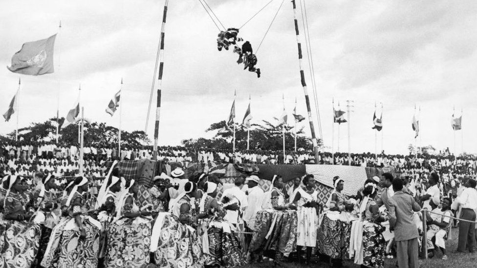 Crowds at a folk-dancing and sports festival, part of the independence celebrations in Enugu, in south-eastern Nigeria, 11 October 1960