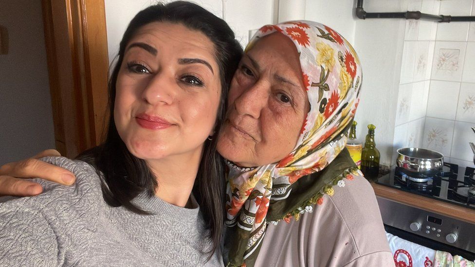Seyma Yapar and mother