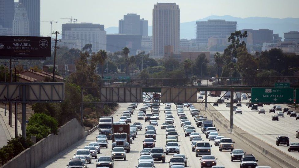 Оживленная дорога в Лос-Анджелесе