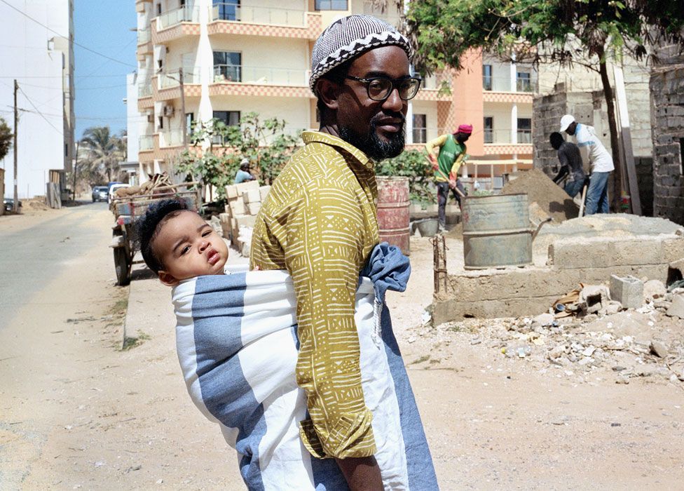 Demba et Ely à Virage, un quartier au bord de l'océan à la périphérie de Dakar, Sénégal.