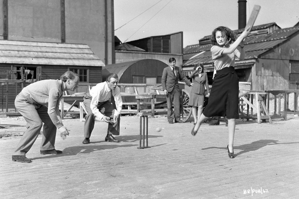 Brighton Rock (1947) , Carol Marsh playing cricket