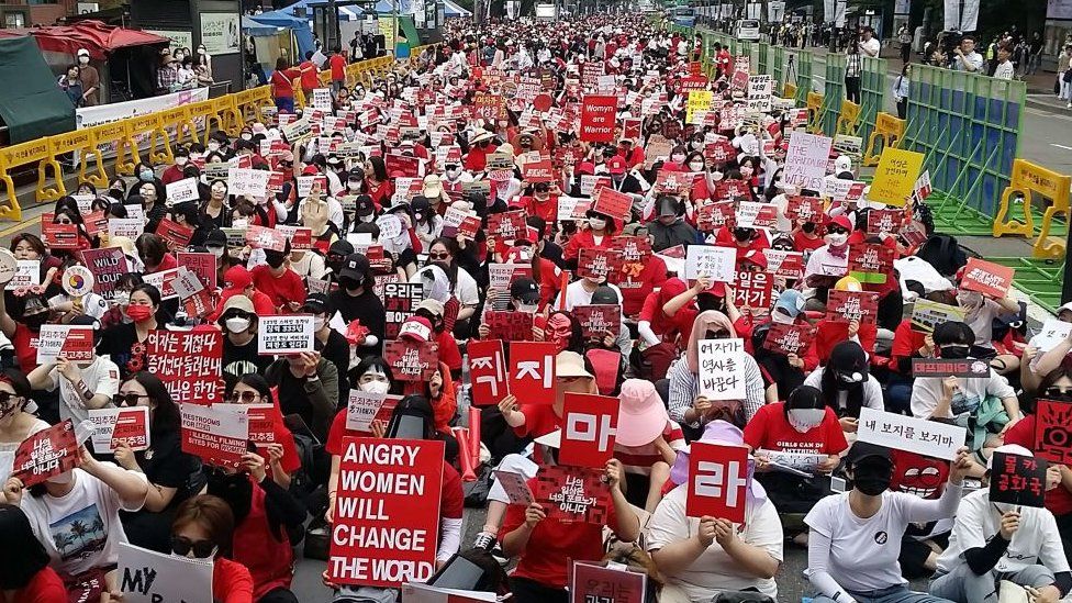 This picture taken on June 9, 2018 shows South Korean women staging a monthly protest against secretly-filmed spycam pornography in Seoul