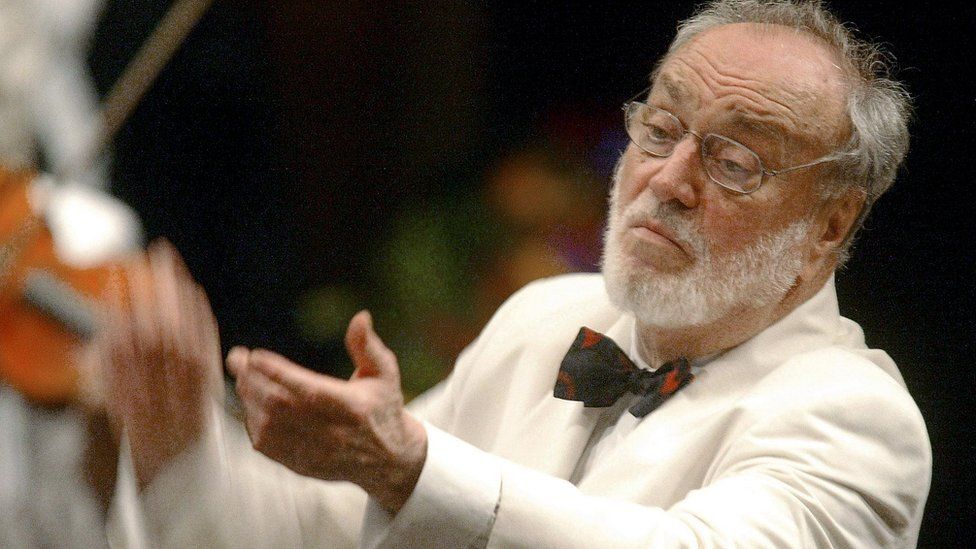 Kurt Masur during his final concert at Avery Fisher Hall in New York. 18 July 2002