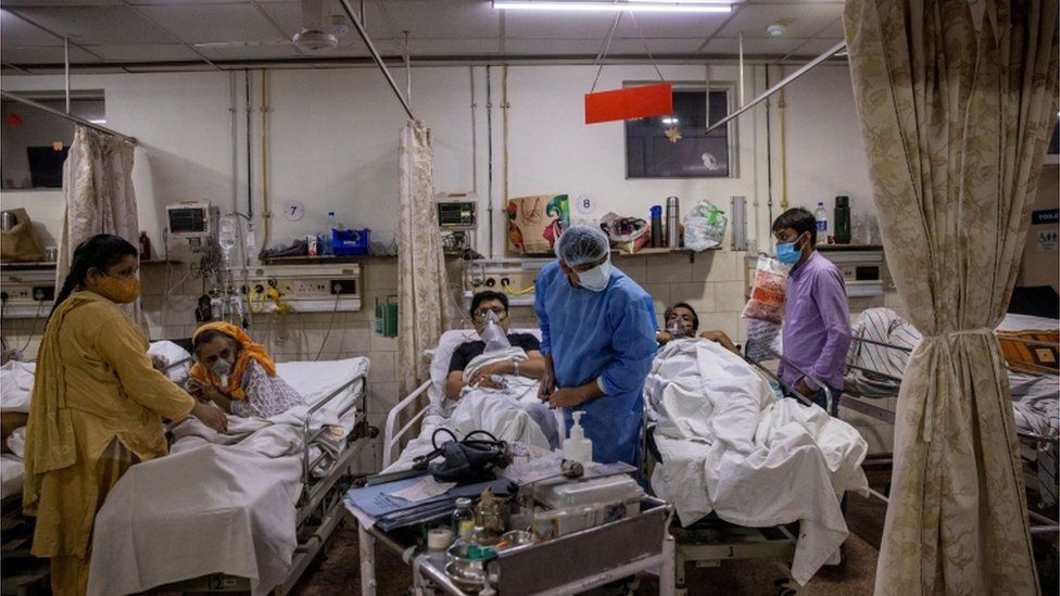 Пациенты проходят лечение от Covid в индийской больнице, апрель 2021 г.