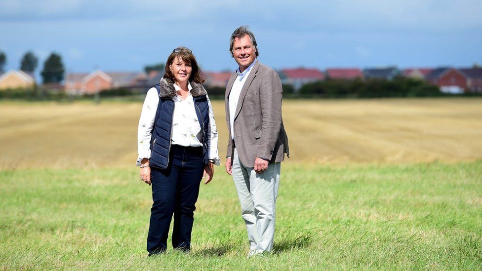 Siblings Sue Bowser and Neil Sanderson, of Croftmarsh