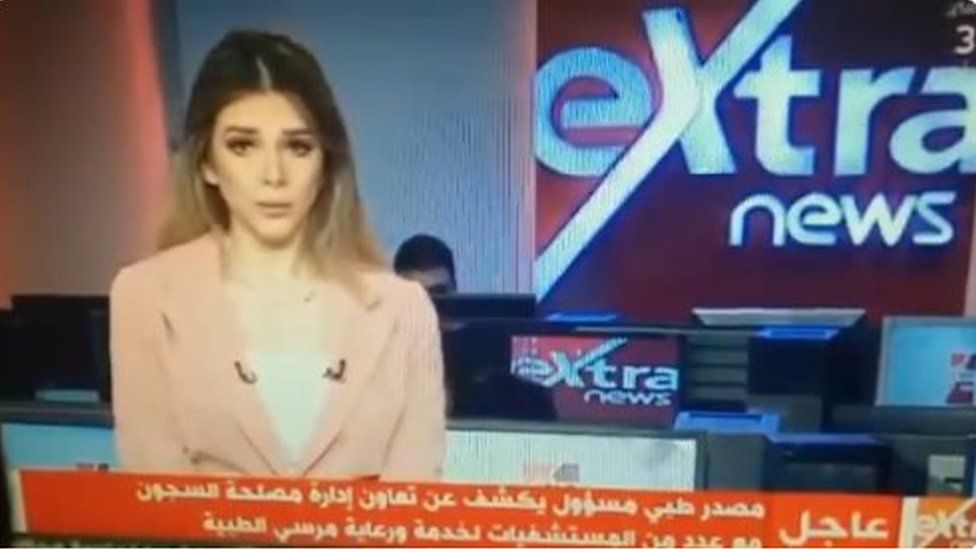 Screen grab of female news presenter announcing Mohammed Morsi's death