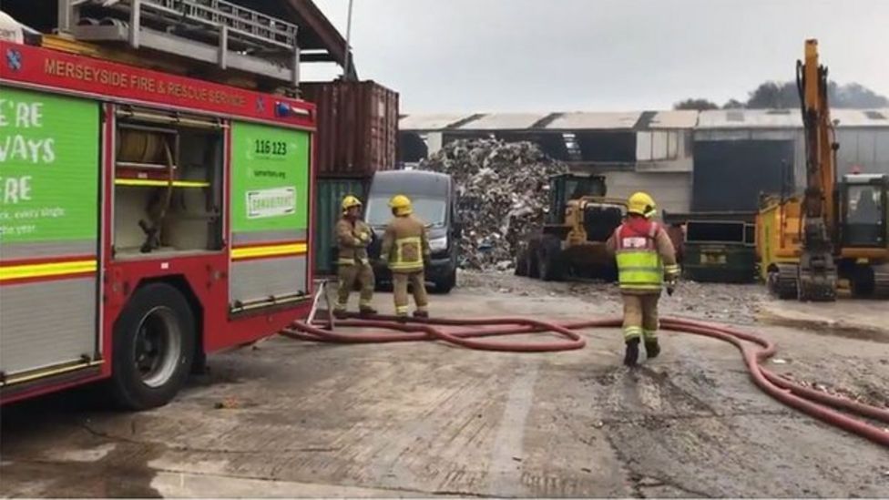 Liverpool warehouse fire 'started accidentally' - BBC News