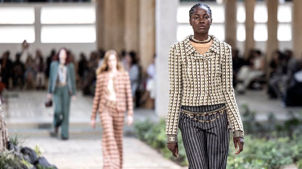 A model walks down the catwalk during the luxury brand Chanel's fashion show, Metiers d'art, in Dakar on December 06, 2022