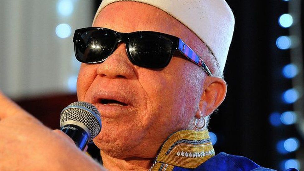 Salif Keita speaks during a press conference on August 25, 2015 in Nairobi