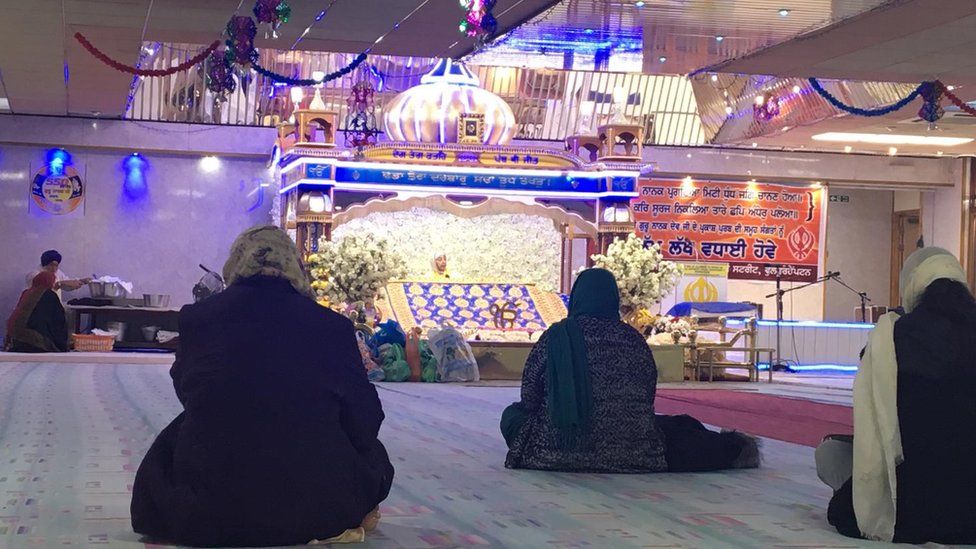 Worshippers at the Guru Nanak Gurdwara