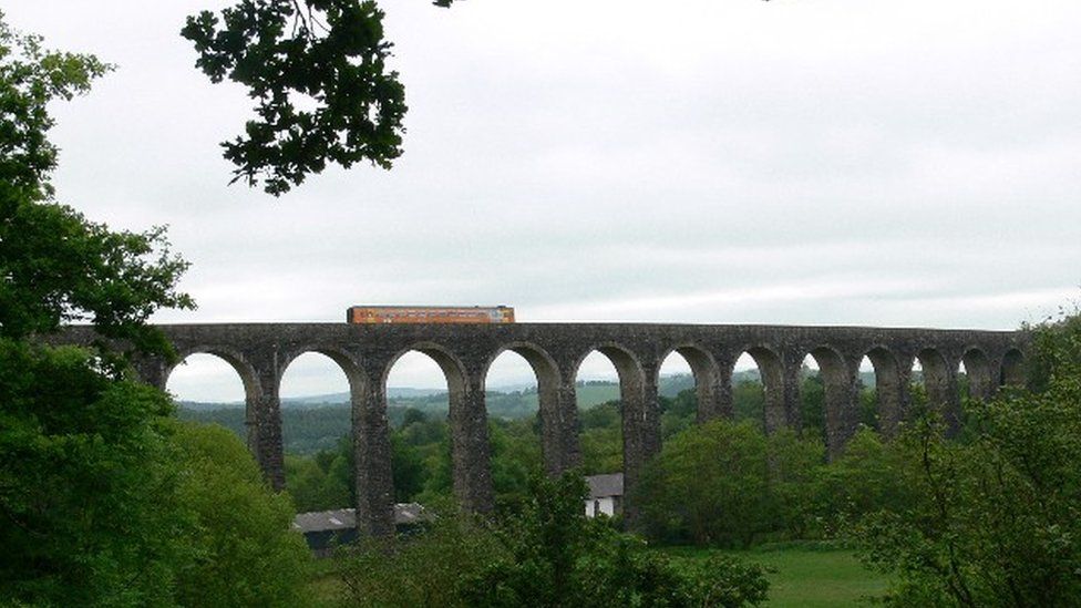 Train crossing Cynnghordy viaduct