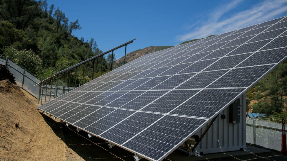 Брисберг в Калифорнии теперь получает большую часть энергии от местной солнечной системы