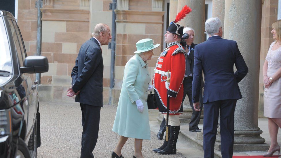 Queen arrives at Hillsborough Castle