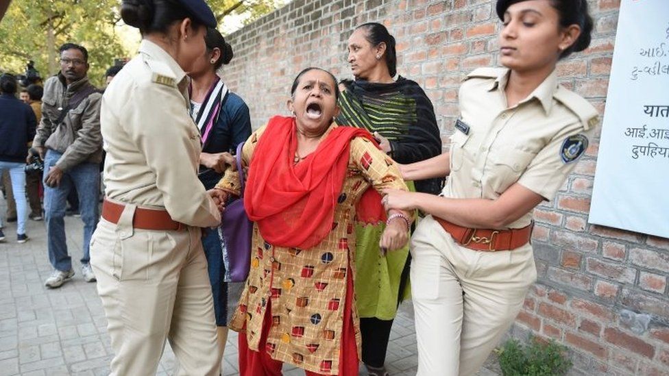 Police detain a protesters in Ahmedabad. Photo: 16 December 2019