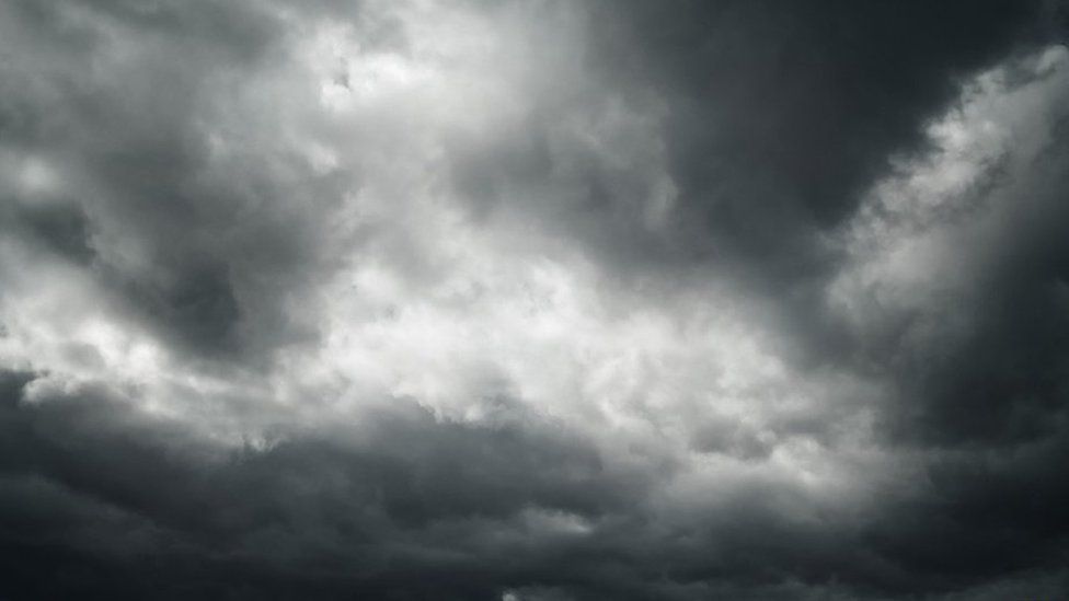 UK weather: Amber warning for thunderstorms issued by Met Office - BBC News