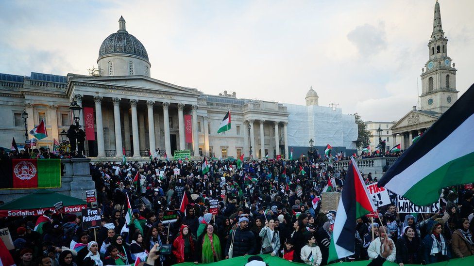 Six charged after London pro-Palestinian protest - BBC News