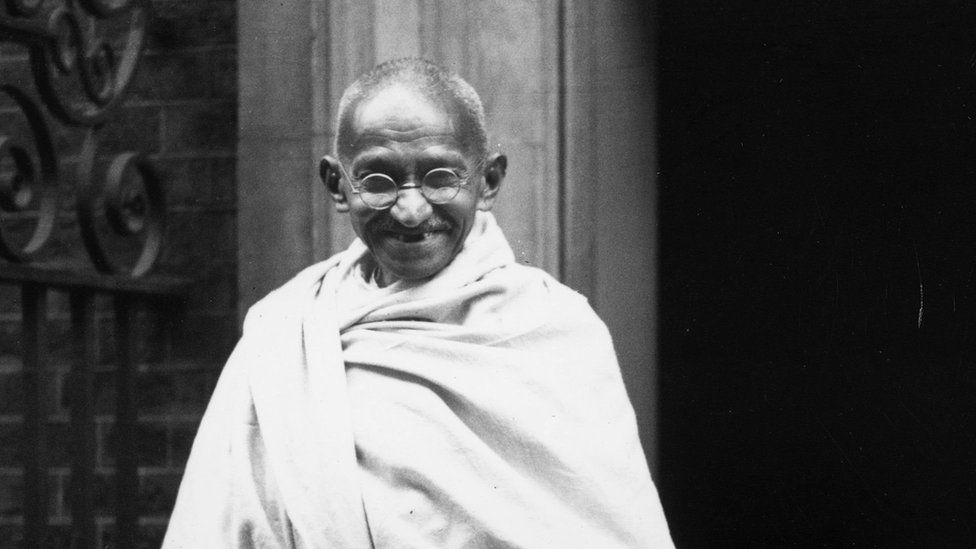 Индийский лидер Махатма Ганди возле Тен-Даунинг-стрит, Лондон, 1931 год