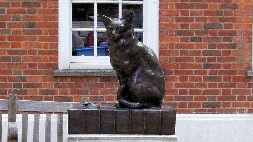 Hodge statue