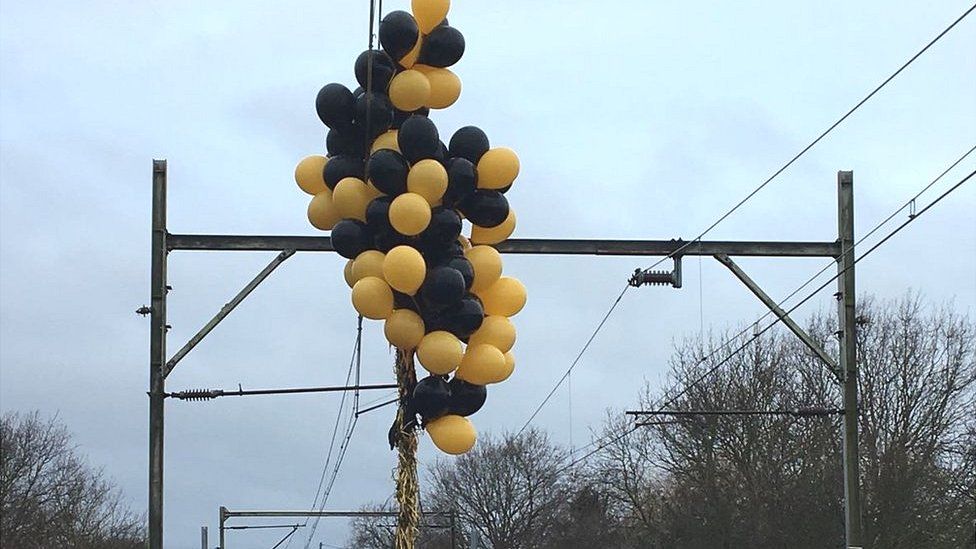 Balloons on line